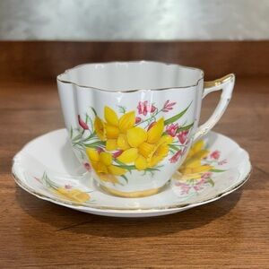 💥 SALE Windsor Yellow Daffodil Tea Cup & Saucer Bone China - Made in England